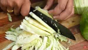 Macher Matha Diye Bandhakopi Recipe cutting