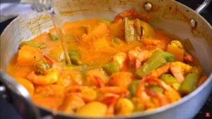 Jhinge Chingrir Patla Jhol