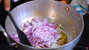 Jhinge Chingrir Patla Jhol