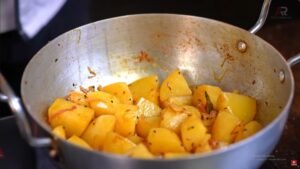 Jhinge Chingrir Patla Jhol