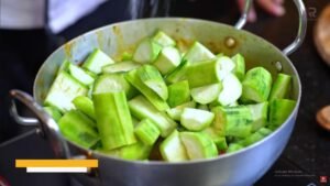 Jhinge Chingrir Patla Jhol