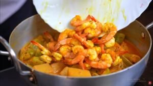 Jhinge Chingrir Patla Jhol