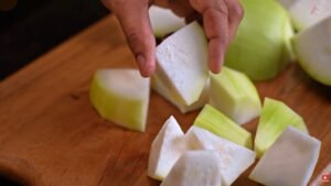 Sorshe Diye Lao Bori Recipe