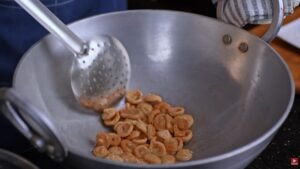 Sorshe Diye Lao Bori Recipe